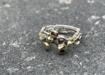 Heerlijke organische ring. Zilver, goud, granaatjes
