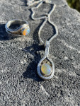 Gerda : ring en hanger met opaal