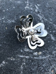 Alice : eigen ontwerp hanger met parel. Zilver