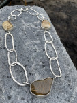 Jeannette: collier, versteend hout
