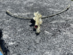 Alies : eigen ontwerp. Geelgouden hanger