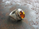 zilver met barnsteen. Gietring gedeeltelijk gematteerd